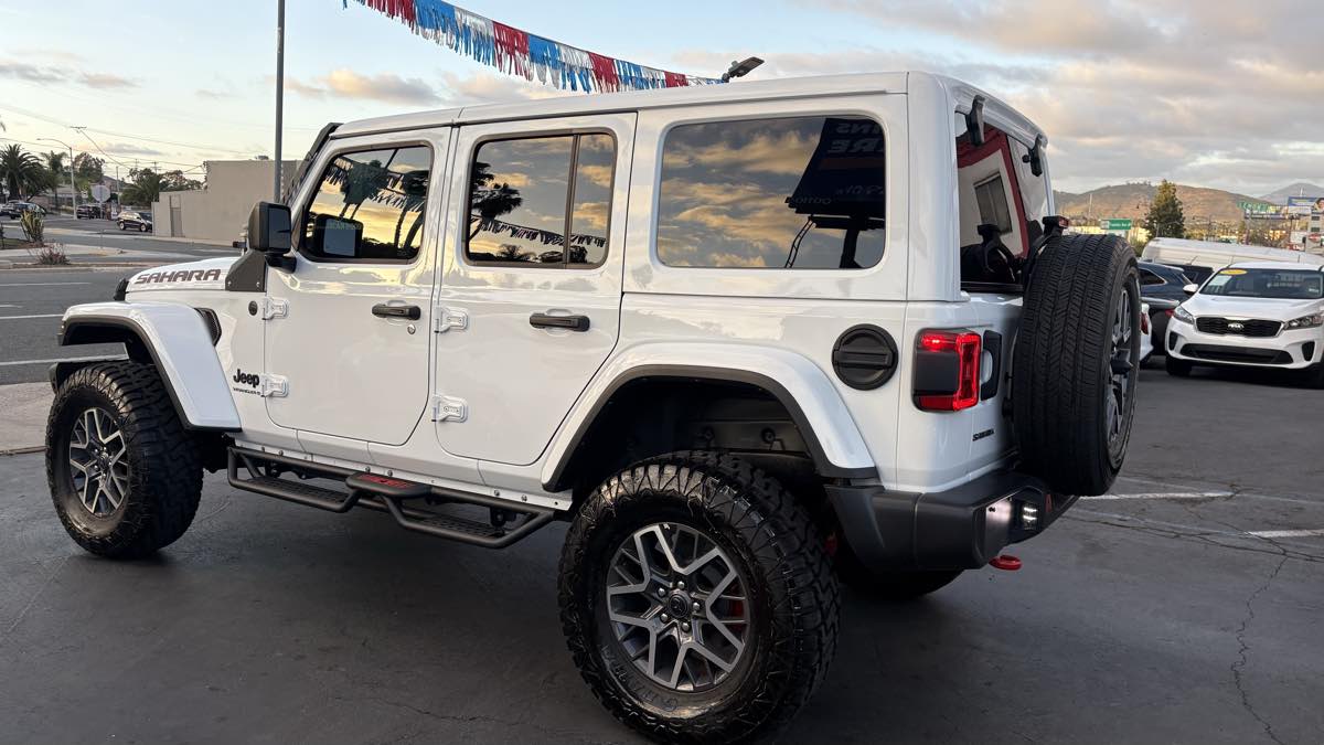 2025 Jeep Wrangler 4-Door Sahara - Photo 10