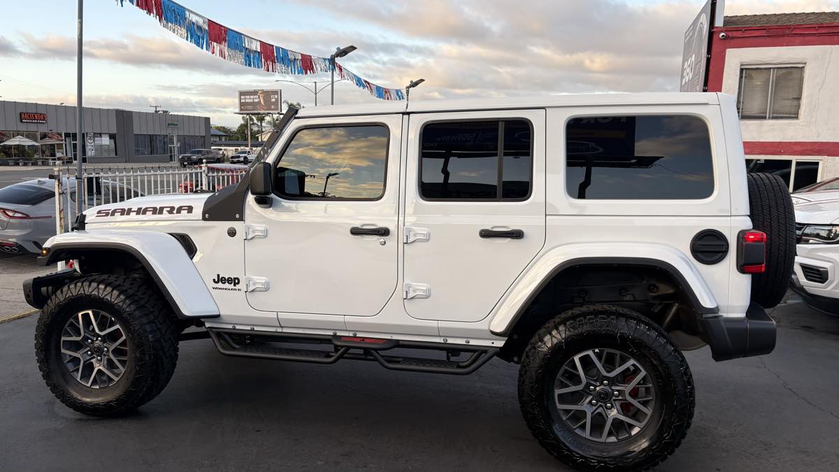 2025 Jeep Wrangler 4-Door Sahara - Photo 11