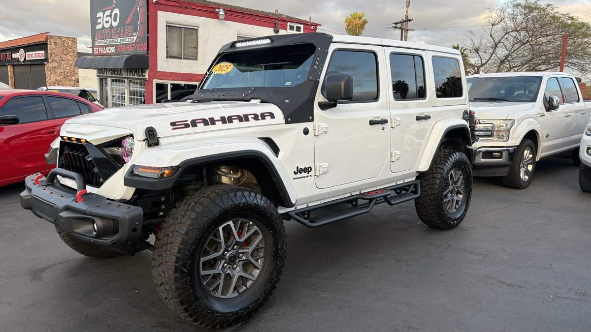 2025 Jeep Wrangler 4-Door Sahara - Photo 12