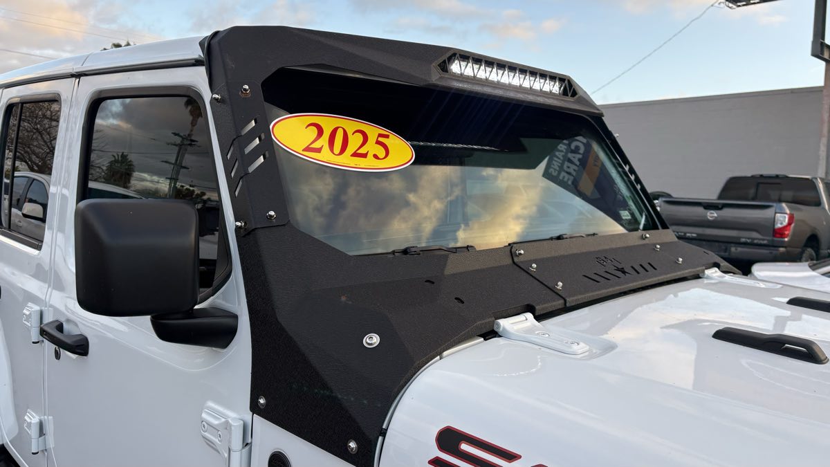 2025 Jeep Wrangler 4-Door Sahara - Photo 23