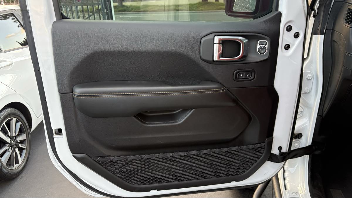 2025 Jeep Wrangler 4-Door Sahara - Photo 24