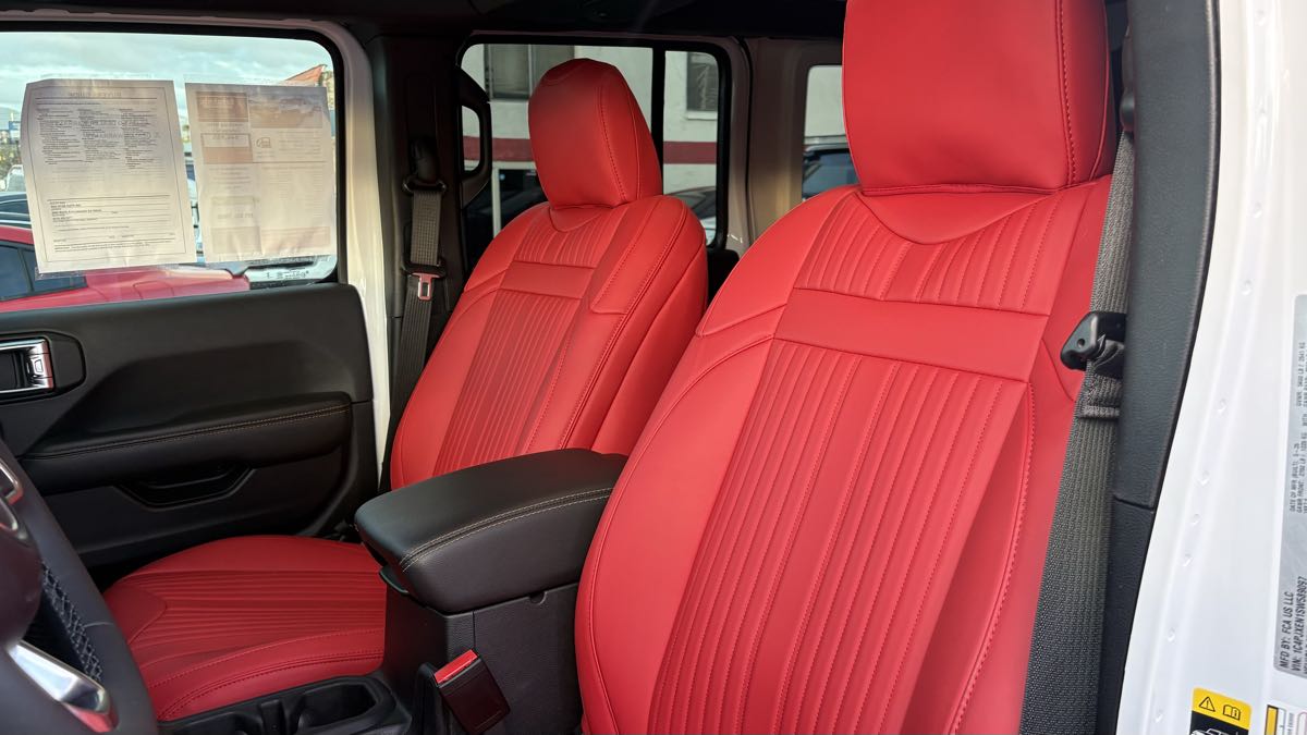 2025 Jeep Wrangler 4-Door Sahara - Photo 28