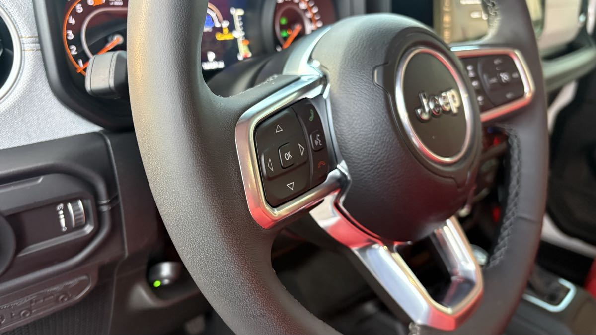 2025 Jeep Wrangler 4-Door Sahara - Photo 32