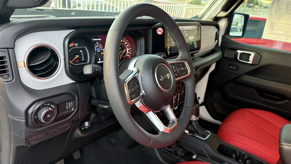 2025 Jeep Wrangler 4-Door Sahara - Photo 33