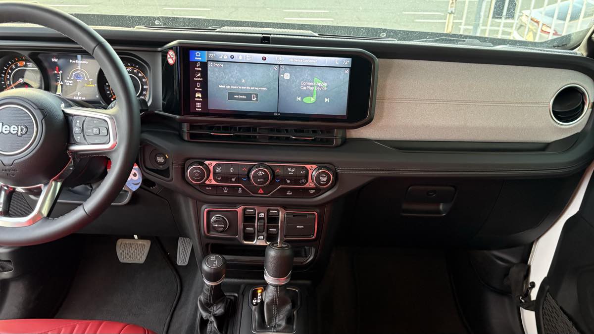 2025 Jeep Wrangler 4-Door Sahara - Photo 37