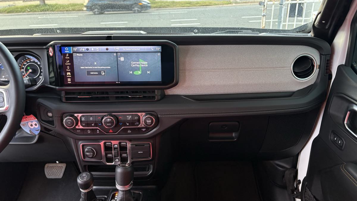 2025 Jeep Wrangler 4-Door Sahara - Photo 38