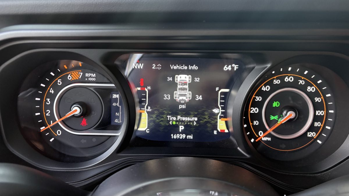 2025 Jeep Wrangler 4-Door Sahara - Photo 45