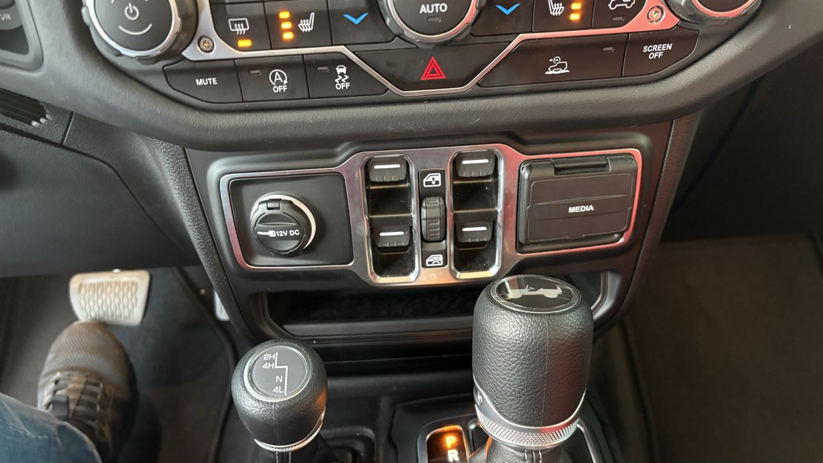 2025 Jeep Wrangler 4-Door Sahara - Photo 53