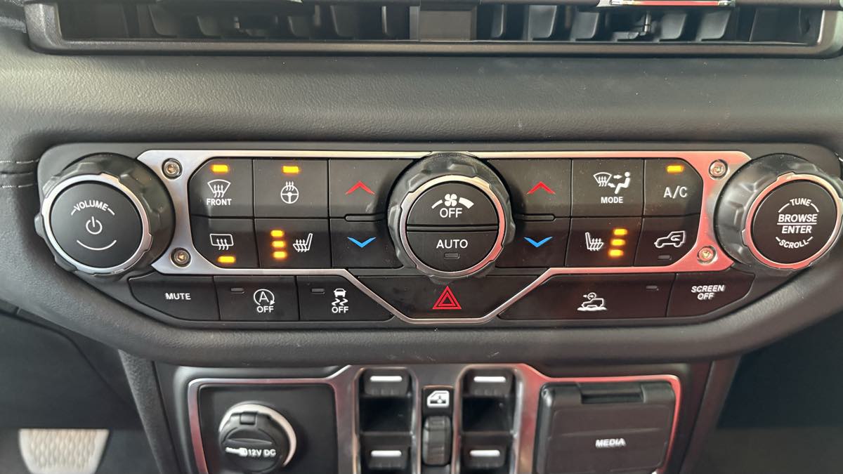 2025 Jeep Wrangler 4-Door Sahara - Photo 54