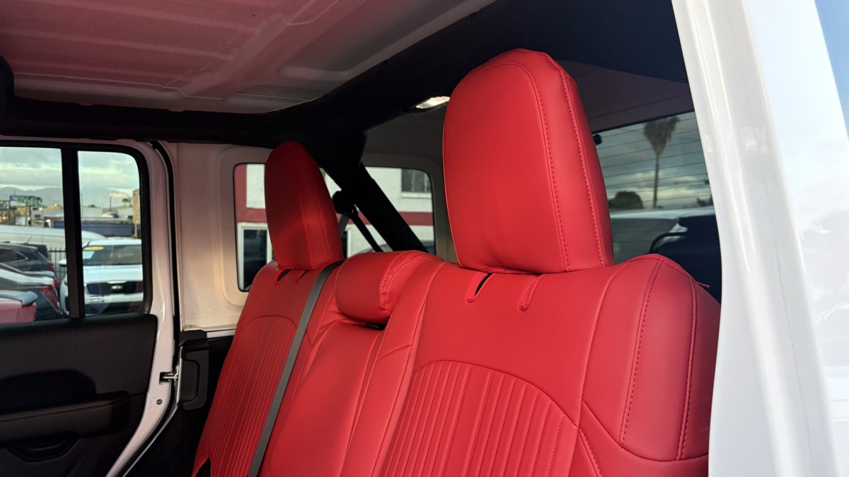 2025 Jeep Wrangler 4-Door Sahara - Photo 77