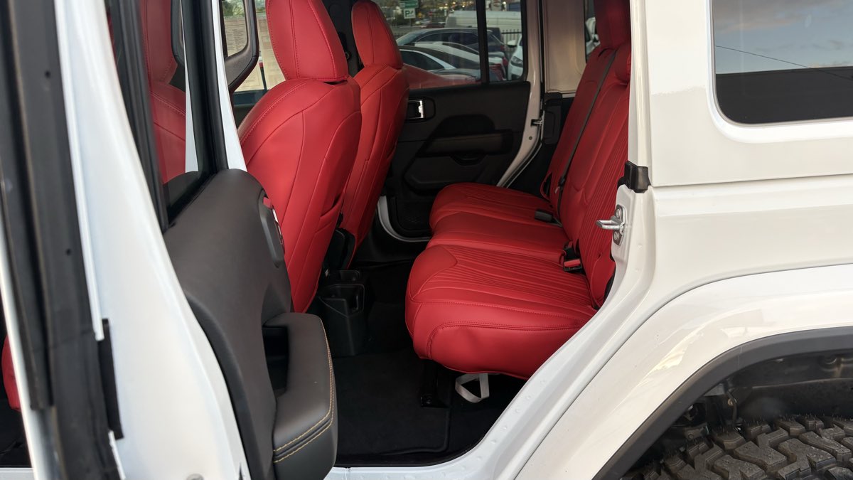 2025 Jeep Wrangler 4-Door Sahara - Photo 78