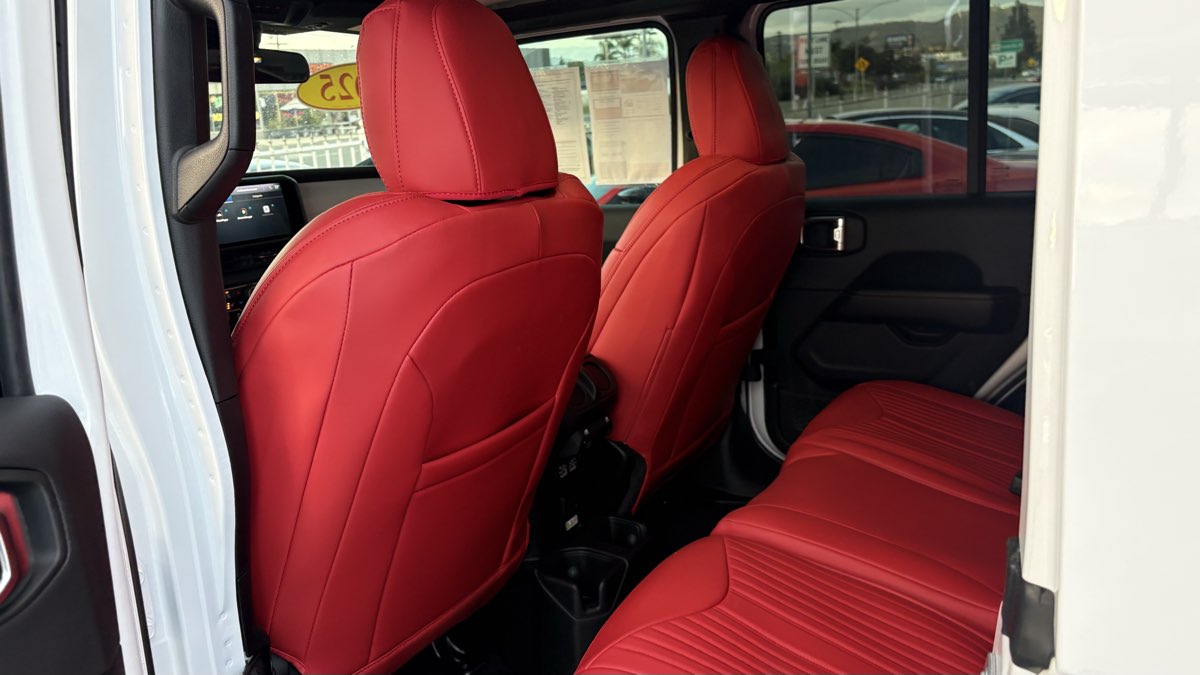 2025 Jeep Wrangler 4-Door Sahara - Photo 79