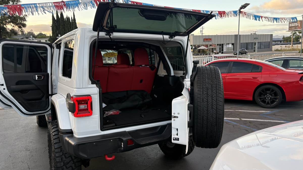 2025 Jeep Wrangler 4-Door Sahara - Photo 82