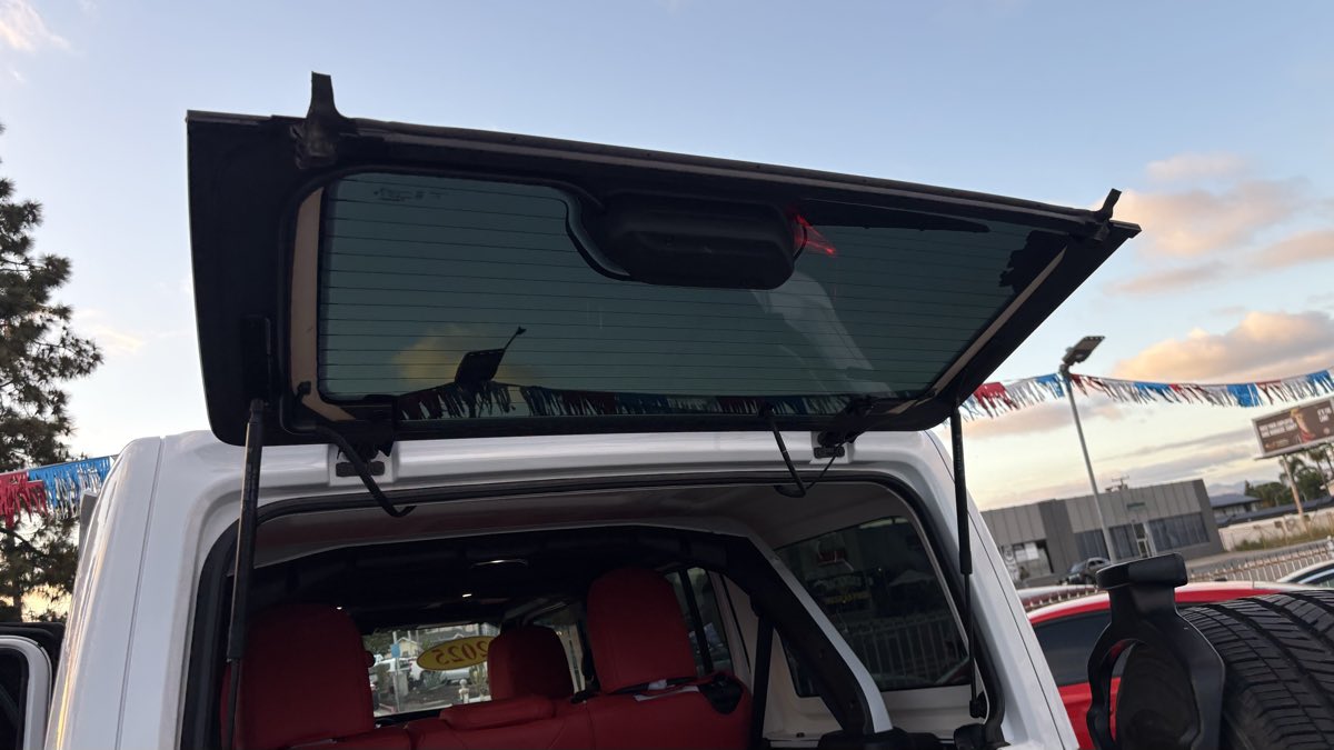 2025 Jeep Wrangler 4-Door Sahara - Photo 83