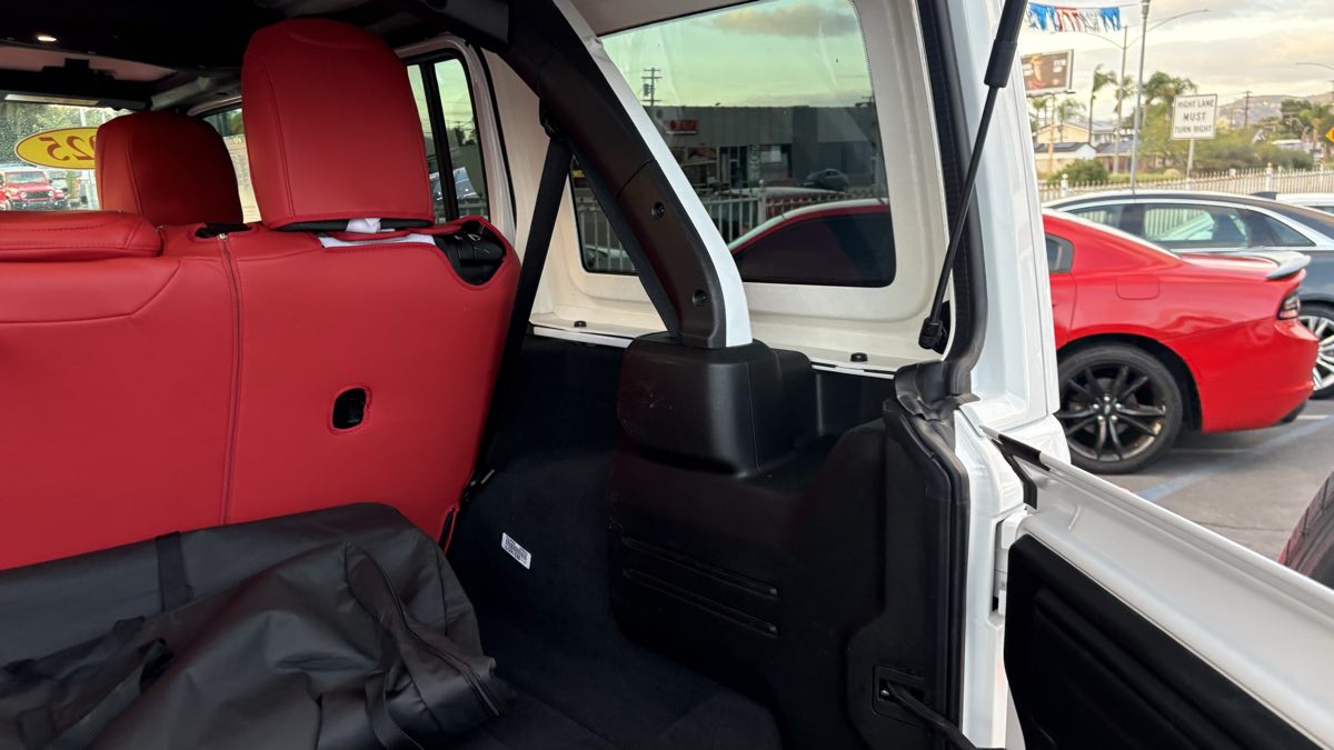 2025 Jeep Wrangler 4-Door Sahara - Photo 84