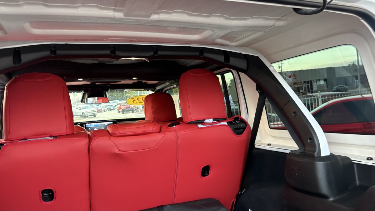 2025 Jeep Wrangler 4-Door Sahara - Photo 85