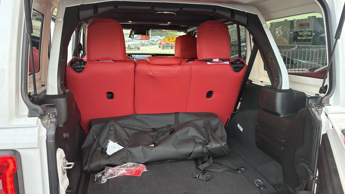 2025 Jeep Wrangler 4-Door Sahara - Photo 87