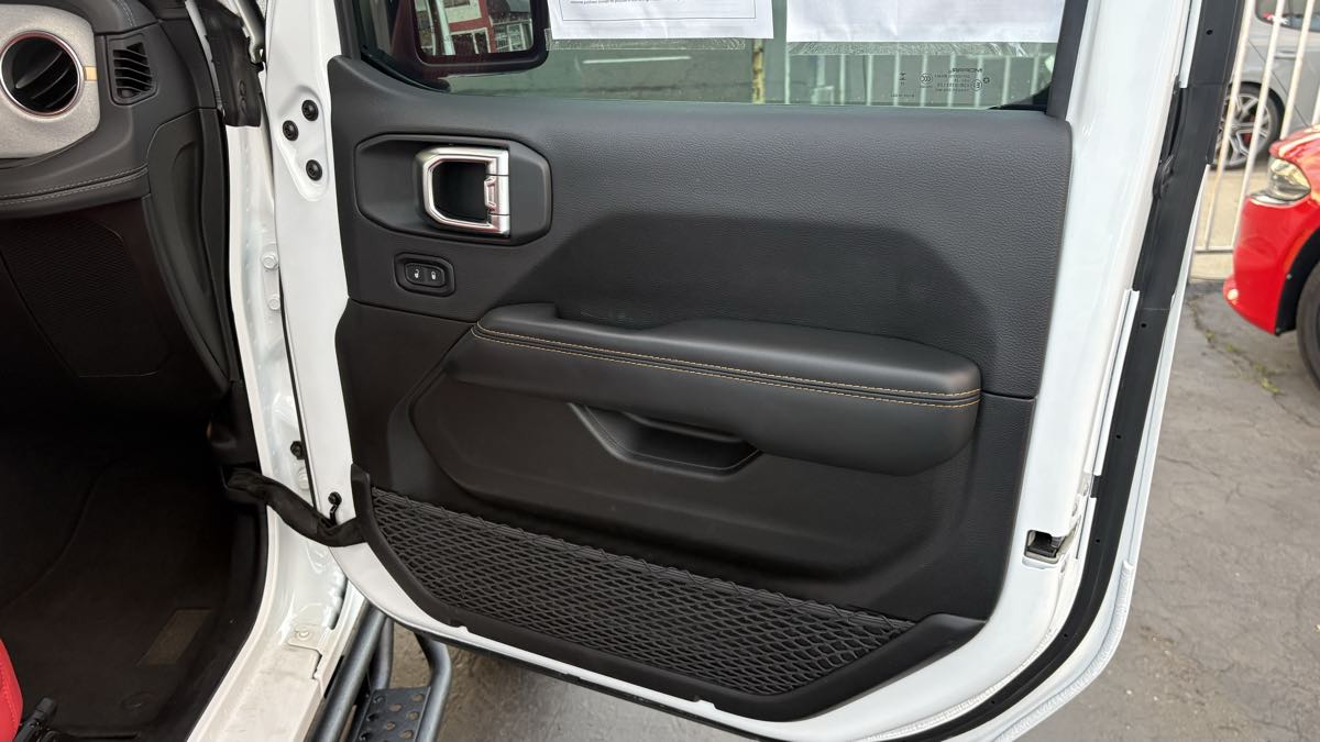2025 Jeep Wrangler 4-Door Sahara - Photo 88