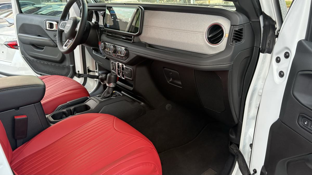 2025 Jeep Wrangler 4-Door Sahara - Photo 90
