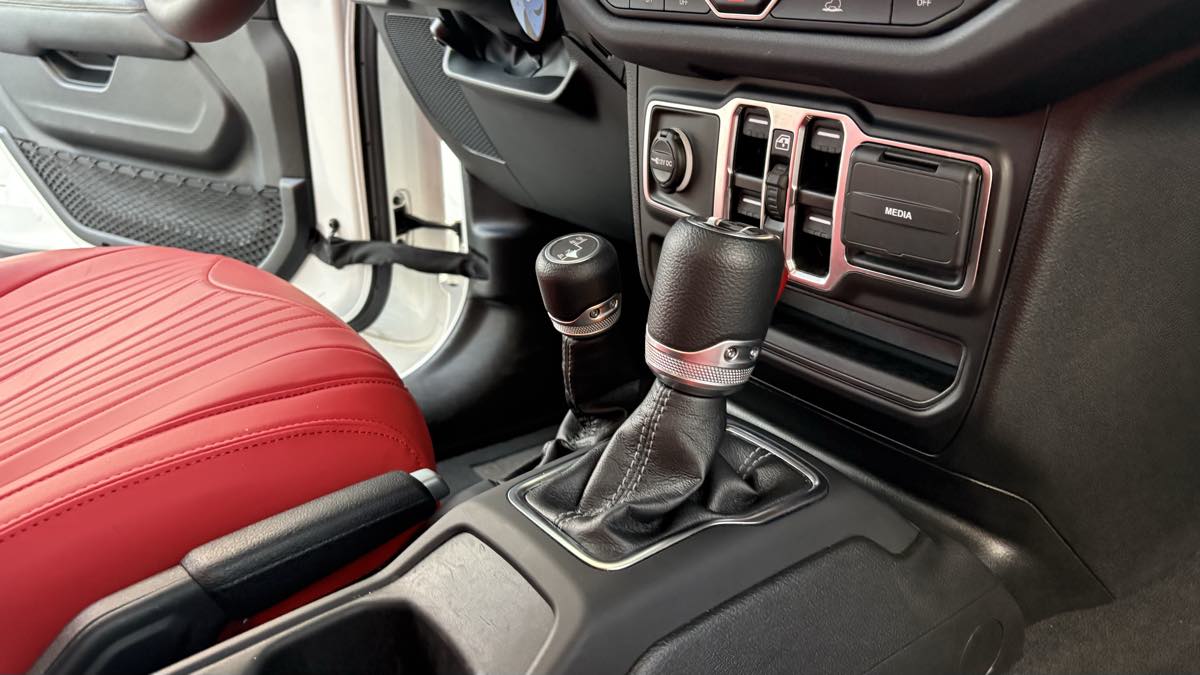2025 Jeep Wrangler 4-Door Sahara - Photo 94