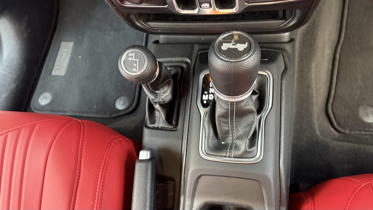 2025 Jeep Wrangler 4-Door Sahara - Photo 95