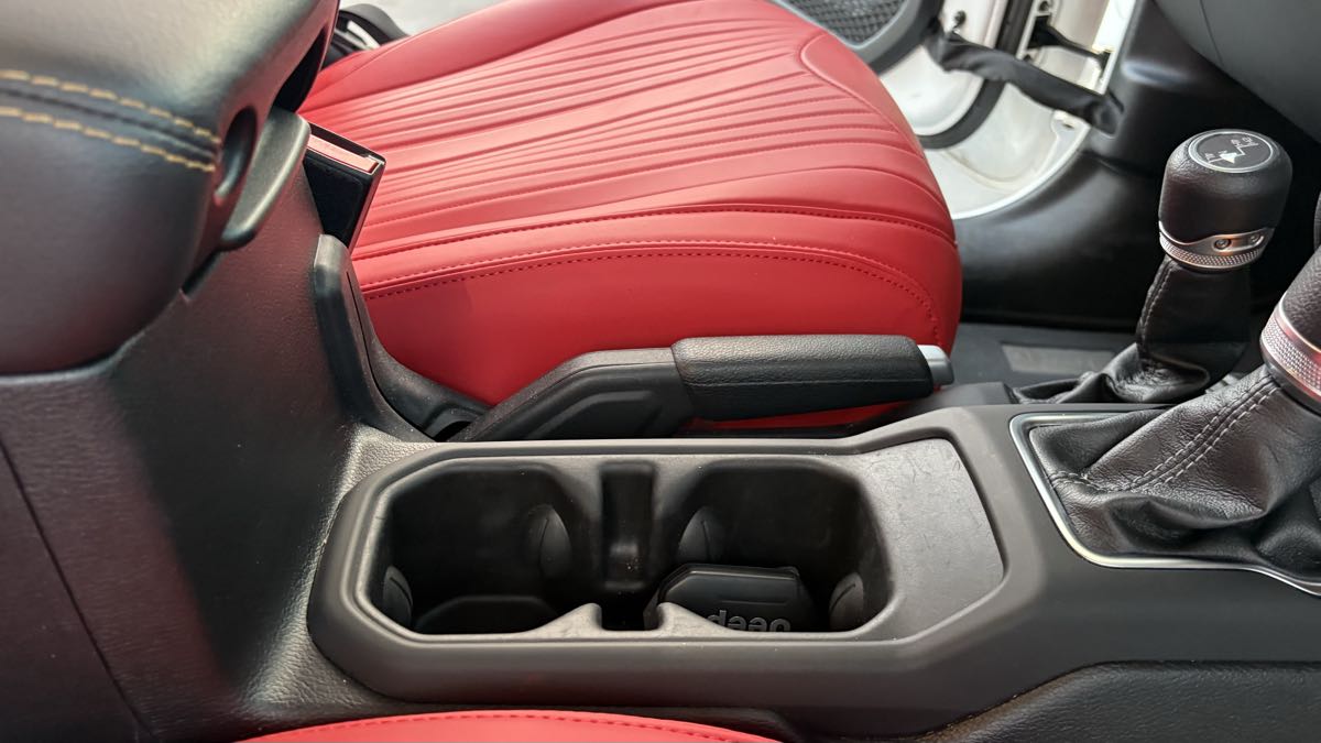 2025 Jeep Wrangler 4-Door Sahara - Photo 97