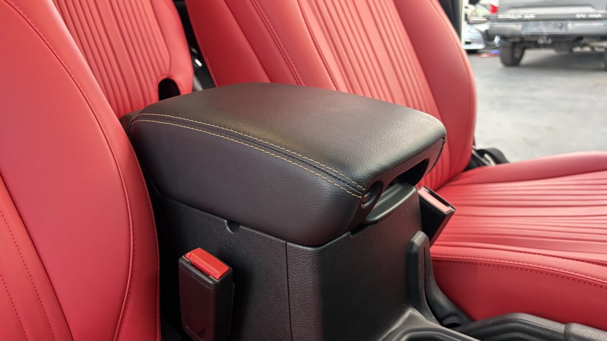 2025 Jeep Wrangler 4-Door Sahara - Photo 98