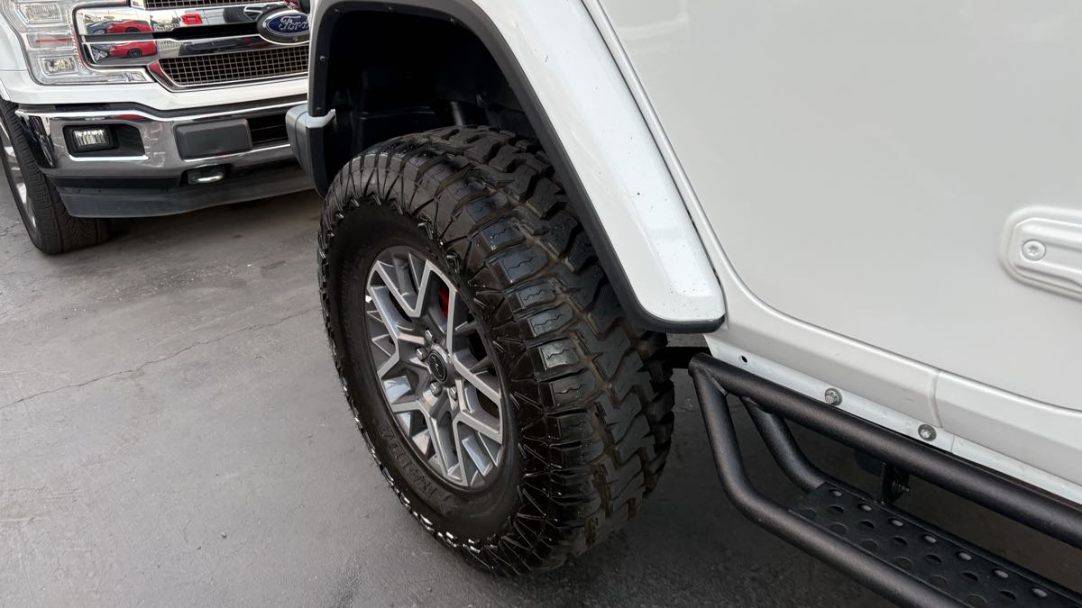 2025 Jeep Wrangler 4-Door Sahara - Photo 103