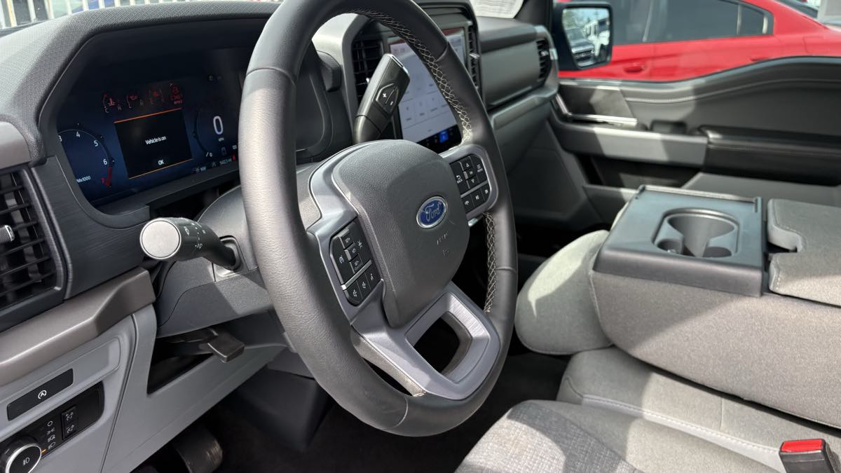 2025 Ford F-150 XLT - Photo 24