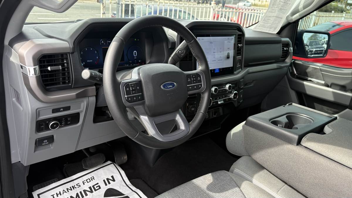 2025 Ford F-150 XLT - Photo 30