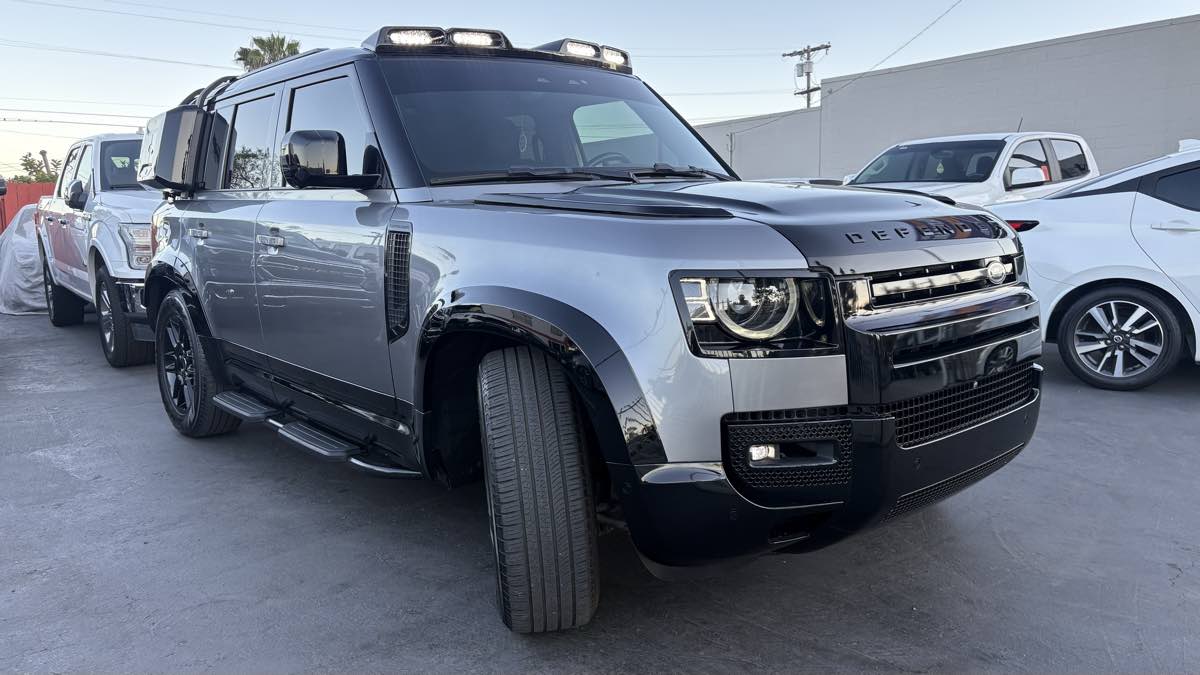 View vehicle photo 3