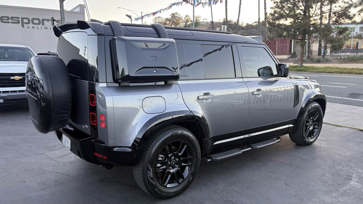 2023 Land Rover Defender S - Photo 8