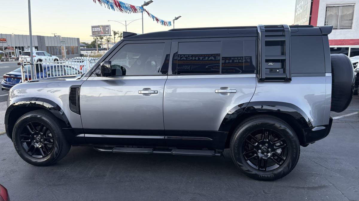 2023 Land Rover Defender S - Photo 10
