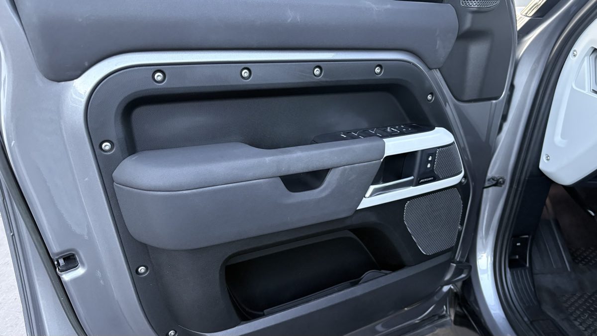 2023 Land Rover Defender S - Photo 19