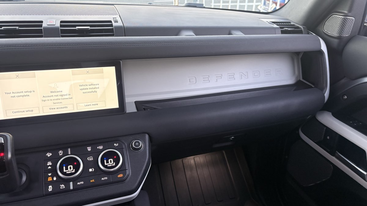 2023 Land Rover Defender S - Photo 48