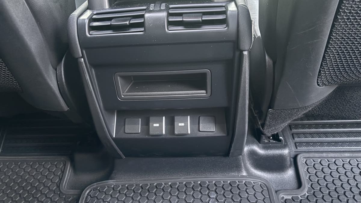 2023 Land Rover Defender S - Photo 84
