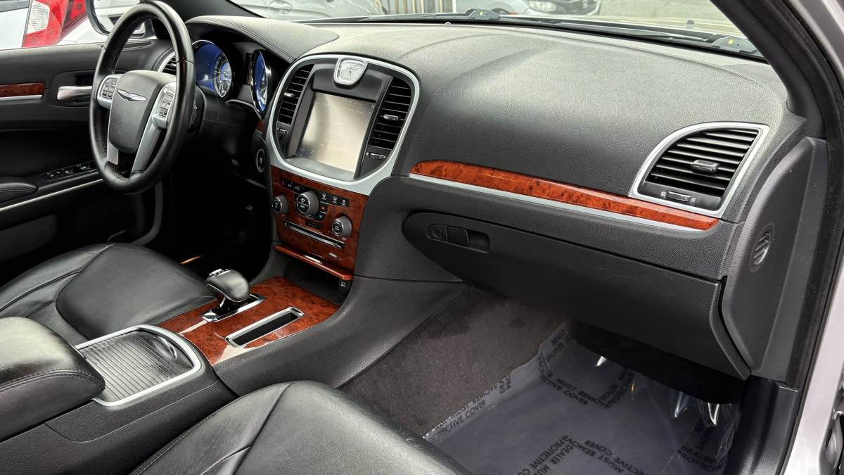 2013 Chrysler 300 Motown - Photo 27