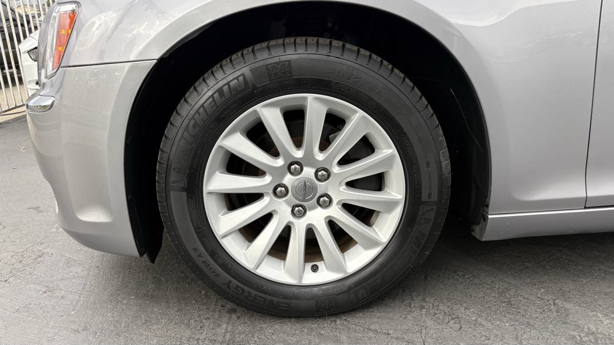 2013 Chrysler 300 Motown - Photo 43