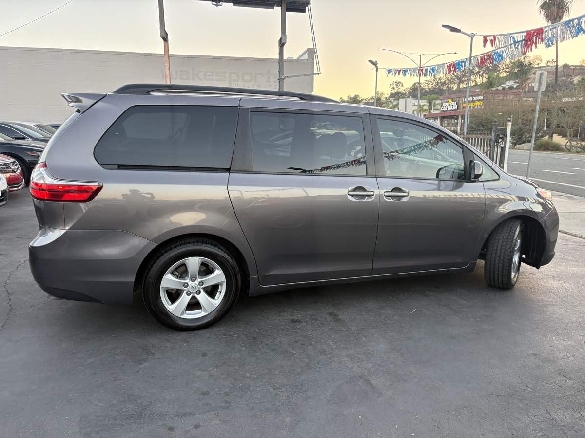 Photo 4 of this Toyota Sienna