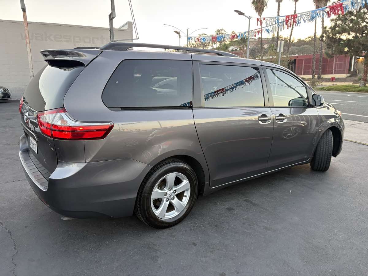 Photo 5 of this Toyota Sienna