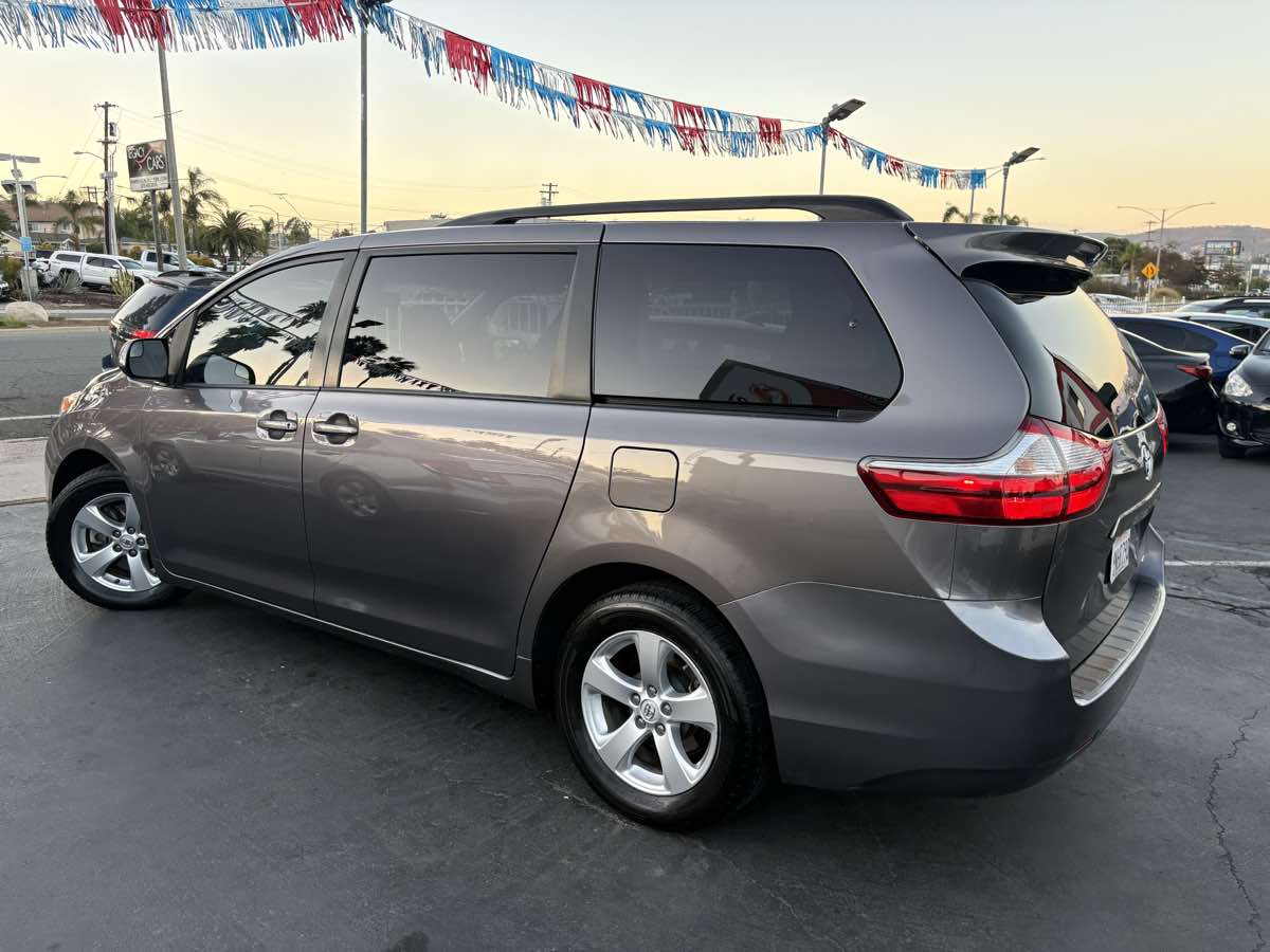 Photo 7 of this Toyota Sienna