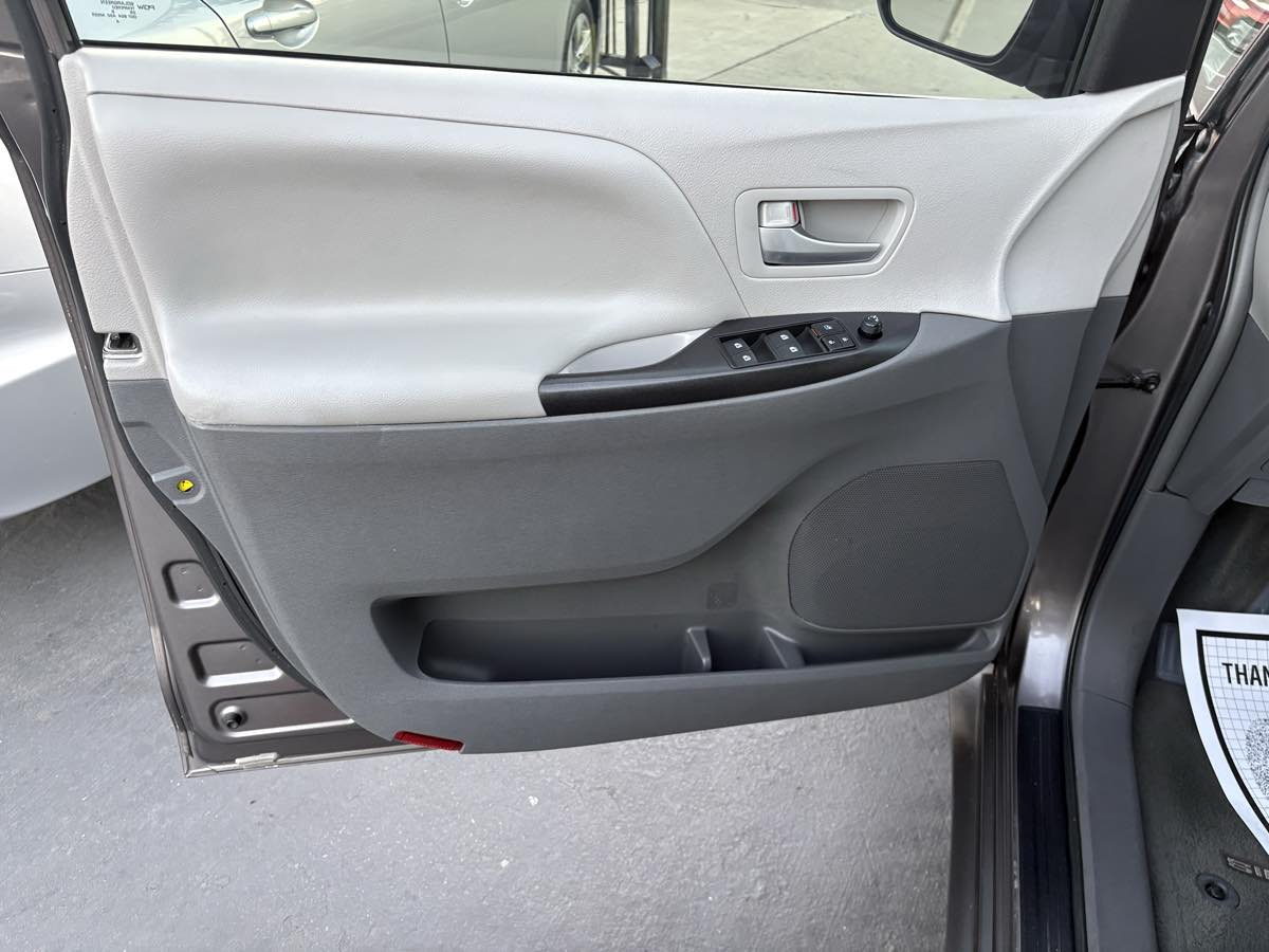 Photo 8 of this Toyota Sienna
