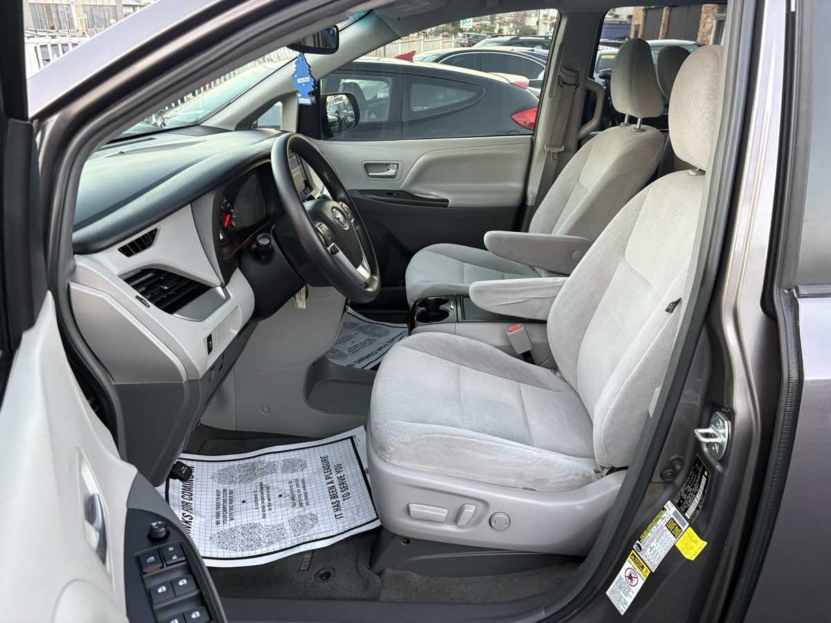 Photo 9 of this Toyota Sienna
