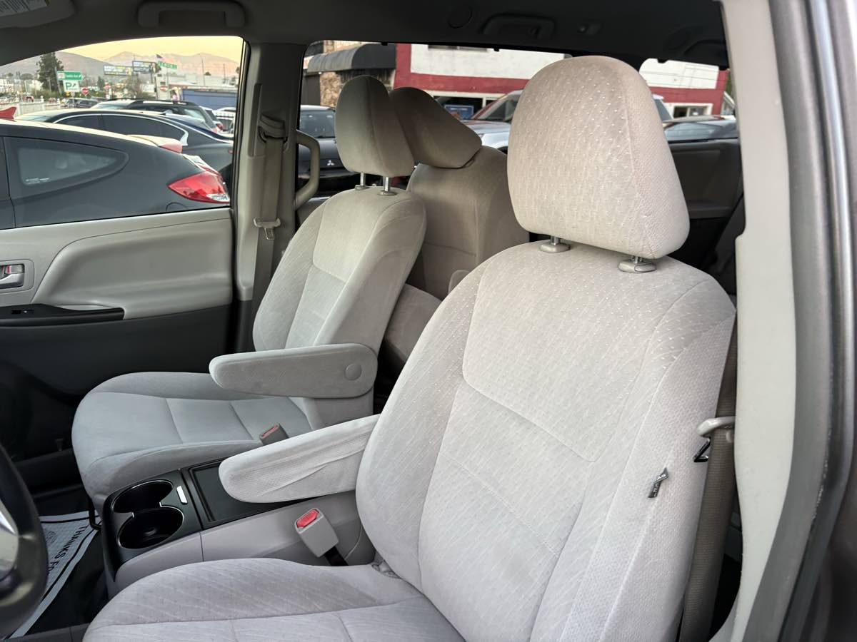 Photo 10 of this Toyota Sienna