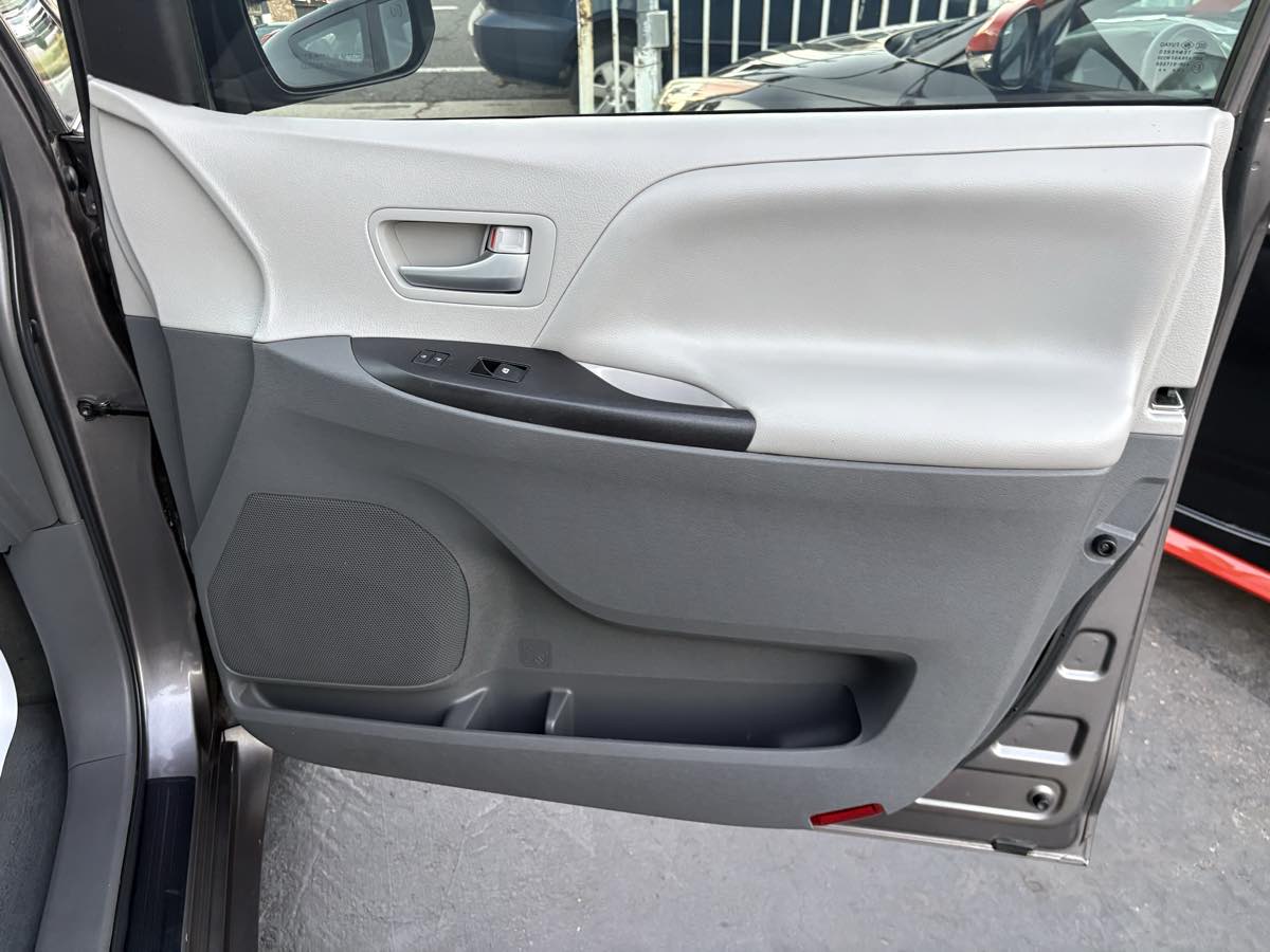 Photo 22 of this Toyota Sienna
