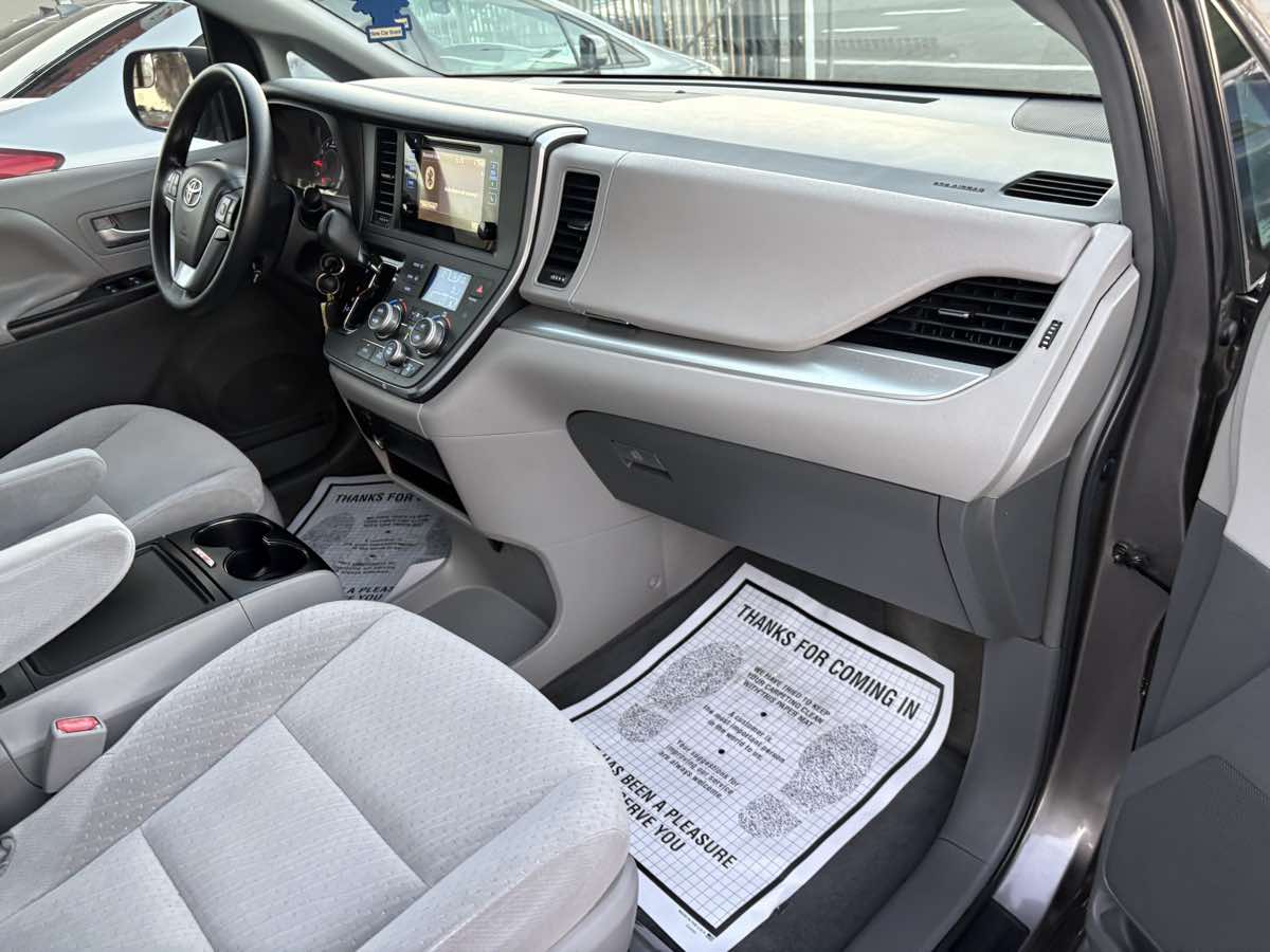 Photo 23 of this Toyota Sienna