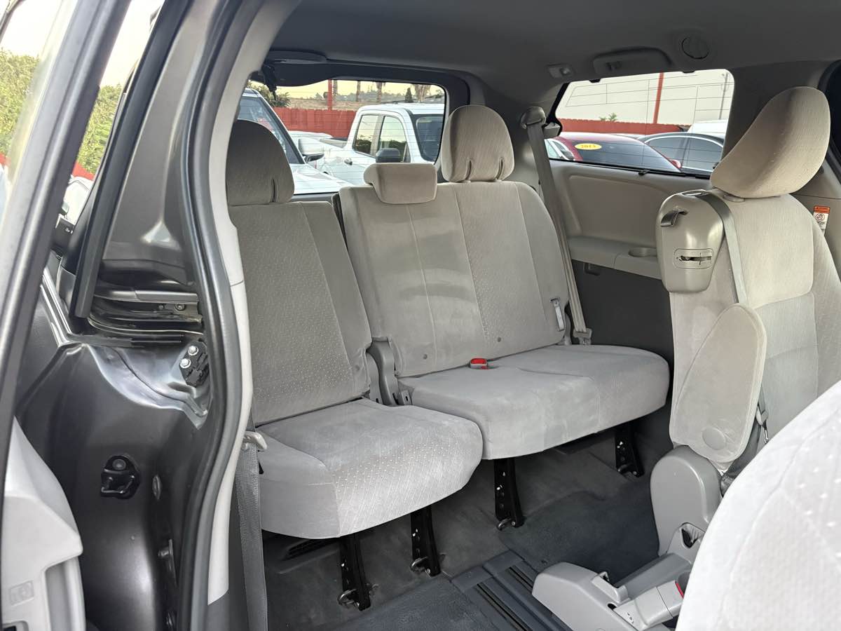 Photo 27 of this Toyota Sienna