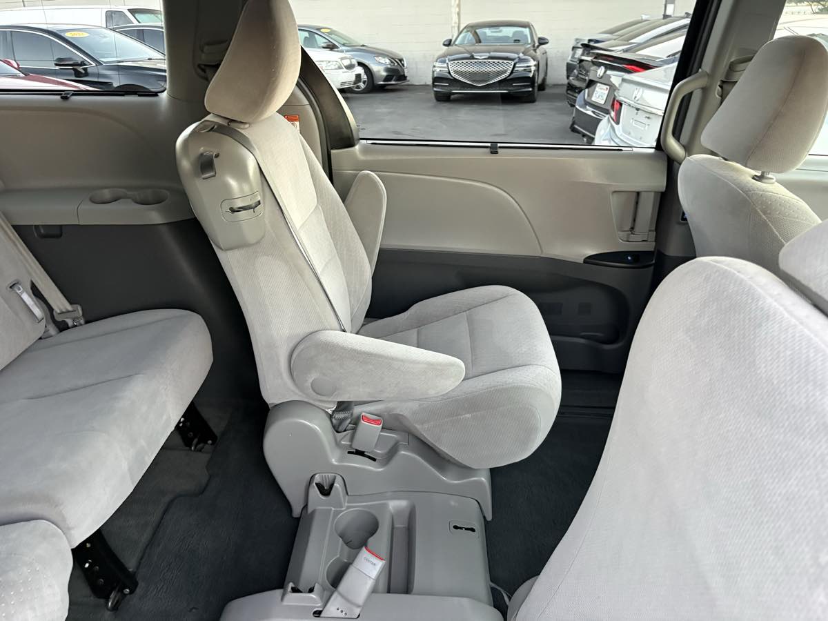 Photo 28 of this Toyota Sienna