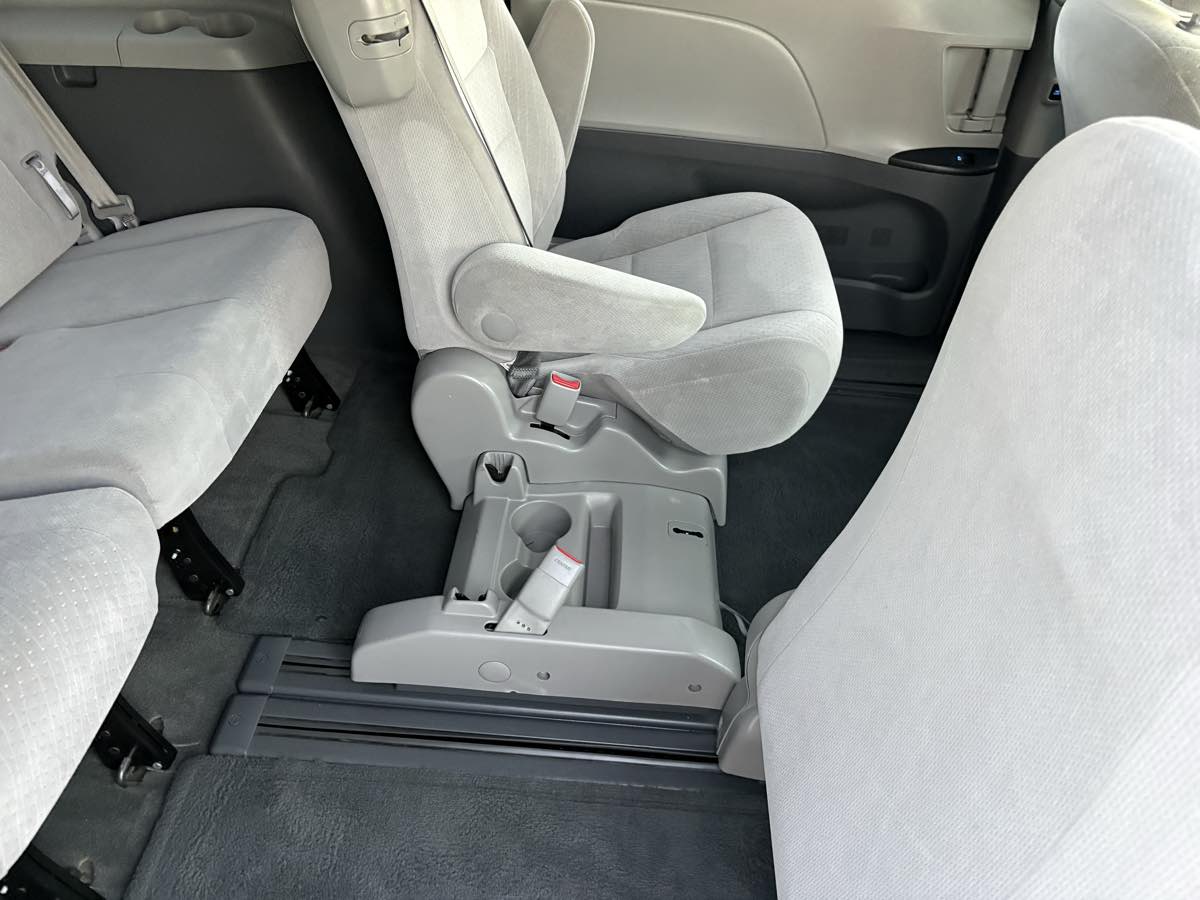 Photo 29 of this Toyota Sienna