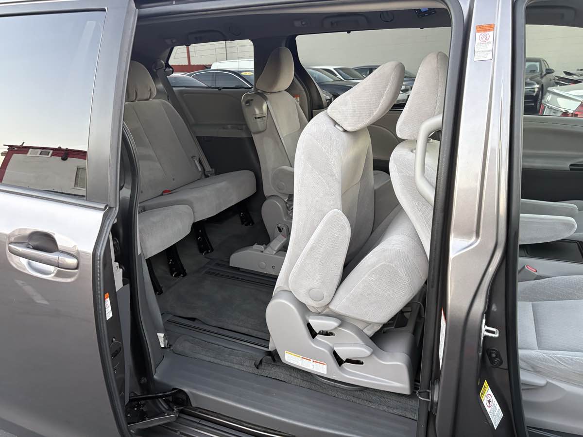 Photo 30 of this Toyota Sienna